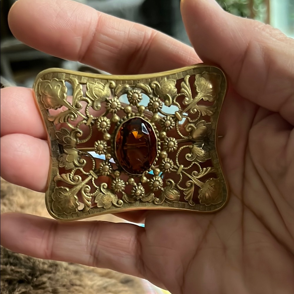 Vintage Art Nouveau Gold Brooch with Amber Stone
